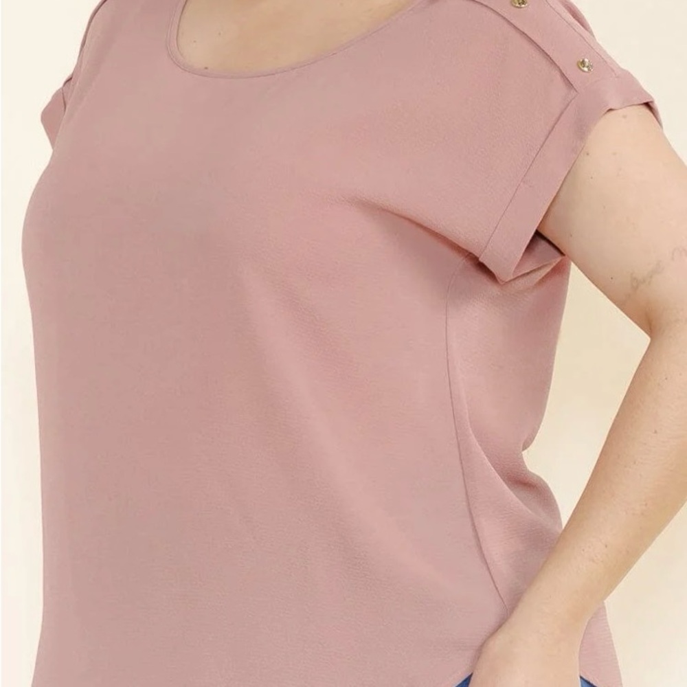 ⭐️Women's Pink Top with Button Detail
